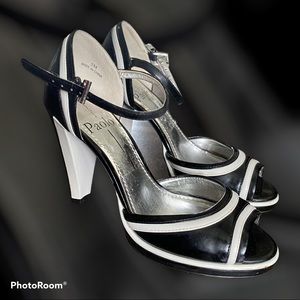 ANKLE STRAP BLOCK HEELS